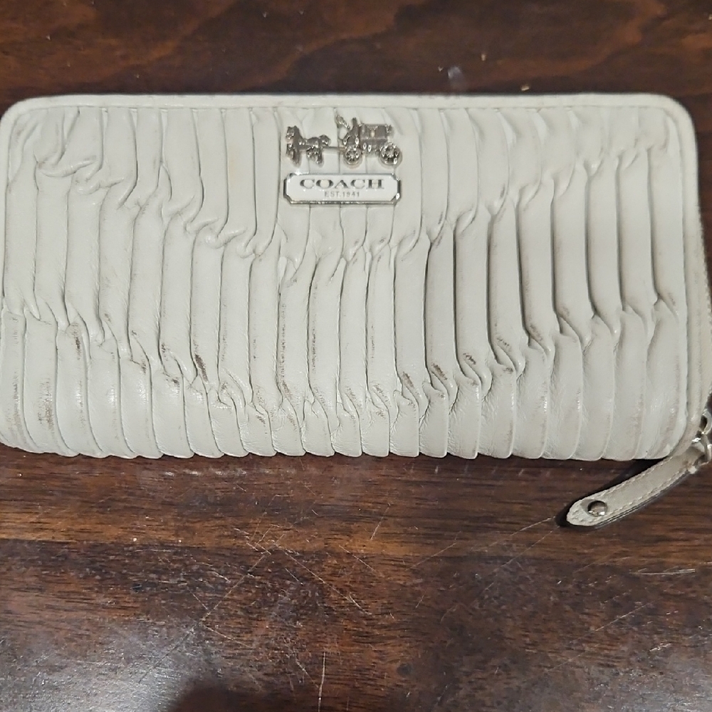 Vintage Coach White Accordion Women's Wallet